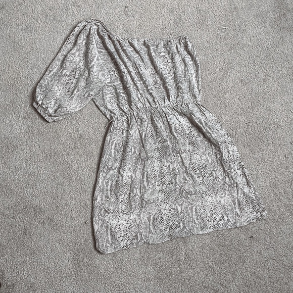 Rebecca Taylor Dresses & Skirts - Rebecca Taylor snake print 100% silk dress